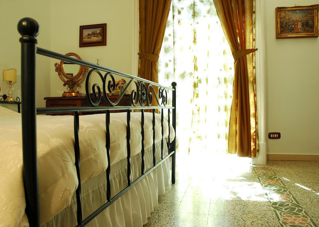 B&B Art Suite Principe Umberto Nápoly Szoba fotó